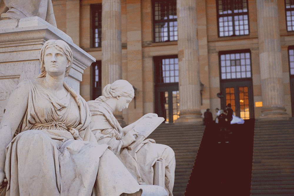 Schiller-Monument-Konzerthaus-steps-Berlin-1.jpg